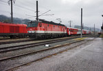 1144 285-4 mit S1 4262 (Greifenburg-Weißensee - Villach Hbf), am 8.4.2016 bei der Ausfahrt aus Greifenburg-Weißensee.