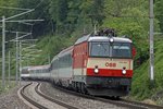 1144 092 mit EC163 (Zürich - Graz) zwischen Bruck/Mur und Pernegg am 15.05.2016.