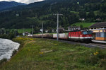 1144 252-4 fährt mit einem Holzzug in Richtung Spittal, durch die Haltestelle Berg im Drautal.
Aufgenommen am 17.8.2016.