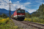 1144 239-1 ist mit einem gedeckten Güterwagen und dem X 651 004-4, zwischen Irschen und Dellach im Drautal, in Richtung Spittal-Millstättersee unterwegs.