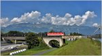 1144 039-5 zieht einen leeren Autotransportzug über die Rheinbrücke Richtung Österreich.