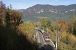 Bevor GAG-91023 mit 1144.202+1116 im Pettenbachtunnel verschwindet,durchfahren sie das spätherbstliche Küb mit dem Schneeberg im Hintergrund am 1.11.16