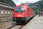 Ausfahrt am 05.07.2018 von 1216 003 (E 190 003) mit dem EC 85 (München Hbf - Bologna C.) aus dem Grenzbahnhof Brennero in Richtung Bozen.