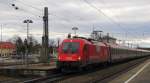 BB 1216 017 mit dem EC 82 von Bozen/Bolzano nach Mnchen Hbf, in Grafing Bahnhof; 15.01.2011