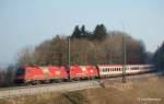 BR 1216 im Duo! 1216 010 und 1216 018 legen sich am 5.03.11 mit ihrem EC 80 aus Norditalien bei Aling in eine Linkskurve.