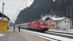 1216 013 mit EC 89  DB-BB EuroCity  (Mnchen Hbf-Verona Porta Nuova) in Brixlegg.(19.1.2012)