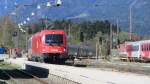 1216 020 durchfhrt am 21.4.2012 den Bahnhof Brixlegg mit dem EC 82 nach Mnchen.