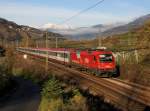 Die 1216 011 mit einem Brenner EC am 16.11.2013 unterwegs bei Albes.