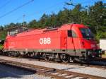 ÖBB 1216 149 mit Güterzug im Bhf.