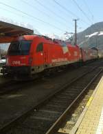 1216 007 mit einem CityShuttle-Wagen und einem Dosto-Wagen der Autoschleuse Tauernbahn am 8.3.2014 in Lienz.