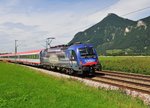 Die 1216 019 der ÖBB  Achenseeschiffahrt-Lok  von Müchen kommend bei Niederaudorf kurz vor Kufstein am 20.08.16