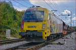 OBB 1216 141 zieht Güterzug durch Maribor-Tabor Richtung Norden.