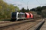 Die Weltrekord Lok 1216 025 mit einem gemischten Gterzug am 15.04.2009 in Aling.