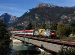 Die 1216 019 mit einem Brenner EC am 18.10.2014 unterwegs bei Brixlegg.