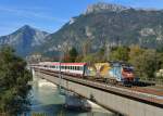 1216 019 mit EC 82 am 18.10.2014 auf der Innbrücke bei Brixlegg.