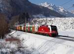 Die 1216 940 mit einem Containerzug am 27.01.2018 unterwegs bei Bischofshofen.