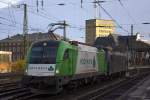 Die 1216 954 (HDLMAYR) und die 185 572 am 26.11.2011 in Aachen Hbf.