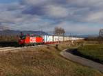 Die 1293 013 mit einem KLV-Zug am 03.01.2019 unterwegs bei Cormons.