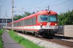 IC 601 mit dem Steuerwagen 6010 013 voraus zwischen Ansfelden und Nettingsdorf, ein groes Danke an den Tfzf frs Aufblenden :-) (28.7.2008)