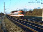 IC 601 mit Steuerwagen 6010 006 voraus fhrt der Abendsonne am 09.02.2007 in Wartberg/Krems entgegen.