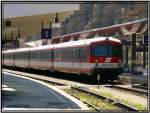 Triebwagen 4010 mit Steuerwagen 6010-025 voran fhrt in den Bahnhof Leoben ein .