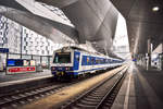 4020 261-6 fährt als S80 25032 (Wien Hütteldorf - Wien Erzherzog-Karl-Straße), aus Wien Hbf aus.