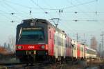 4020 294 im neuen CS Design als S1 Richtung Wiener Neustadt unterwegs am 4.12.2005 kurz vor der Einfahrt in die S-Bahnstation Atzgersdorf-Mauer