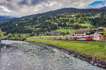 4024 124-2 hält als S1 4262 (Lienz - Villach Hbf) in der Haltestelle Berg im Drautal.