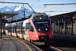 Im Nahverkehr in Vorarlberg gibt es 2 Möglichkeiten: S-Bahn (mit Halt in allen Stationen) oder Regional-Express (REX, lässt kleinere Stationen aus).