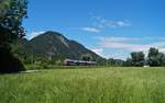 4024 074-9 als S1 5120 (Kufstein - Zirl) am 30.06.2020 bei Schaftenau im sommerlichen Grün.