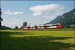 Ein 4024er ist in der Abendsonne des 05.07.2008 als RB 5125 (R 5125 ab Kufstein) nach Innsbruck Hbf unterwegs.