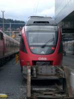 Innsbruck Hbf, Gleis 22:BB Talent steht als R 5452 nach Scharnitz ber Innsbruck Westbahnhof, Innsbruck Htting, Innsbruck Allerheiligenhfe, Hochzirl, Reith, Seefeld i.T.