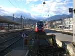 BB-Talent fhrt vom Brenner kommend in Innsbruck Hbf Gleis 41 ein. Dieser Zug war berraschend voll, kurze Zeit spter war der ganze Bahnsteig blockiert.
3.11.2008