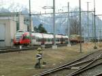 Triebzug der Reihe 4024  Talent auf dem Abstellgleis im Schweizer Grenzbahnhof Buchs/SG.Rechts daneben ein Montafoner Triebwagen.