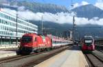 1216 011 mit einem EC nach Verona und 4024 xxx mit einer S-Bahn nach Brenner am 25.07.13.