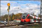 4024 003-8 ist schon fr die Rckfahrt nach Feldkirch beschildert und passiert auf dem Seedamm in Lindau ein bestens gepflegtes Vorsignal.