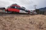 4024 113-5 als S1 4233 (Friesach - Lienz) am 7.2.2016 beim Halt in Berg im Drautal.