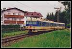 4030 226 fährt am 21.05.2001 als R4406 beim Freiensteinerhof vorbei.