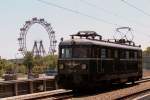 Nostalgische Erinnerungen, 4061.13 vor dem Wiener Riesenrad, jetzt fehlen nur noch die 7030 dazu und es wre Perfekt, naja Trumen darf man ja noch.