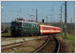 EZ 6994  Erlebniszug Wachau  am 8.4.2007 von Wien bis Krems an de Donau vom Gebcktriebwagen 4061.13 bespannt, bei der Einfahrt in Hadersdorf am Kampf.