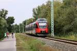 4124 020-1 als R 9984 (Fertöszentmiklos - Wien Hbf.) am 10.September 2017 kurz nach der NSB-Haltestelle Weiden am See.