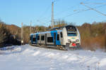 Winterliche Fahrt des ODEG Triebwagen 4746 804 in Richtung Sassnitz bei km 268,8.