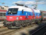 Die 1116 084-3 mit der EM-2008 Lackierung (Seite mit der russischen Fahne)in Wien Westbahnhof am 18.01.2008.