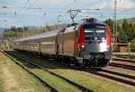 Intercity 692  forschung-auf-schiene.at  mit der neuesten Werbelok fuer den Railjet 1116 201-3 kurz vor Neulengbach.