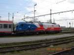 Die tschechische EM-Lok 1216-226 in ihrem angestammten Revier auf dem Brnner Hauptbahnhof (der eine Generalsanierung vertragen wrde), wenige Sekunden, nachdem sie mit dem R273 die Heimreise zum