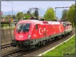 1116 031 und 1142 613 rollen als Lokzug aus der Traktion Villach Westbahnhof in Richtung Villach Hauptbahnhof.