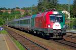 1016 025 mit OEBB Eurocity 541  Thales  von Salzburg nach Wien Westbahnhof kurz vor Tullnerbach-Pressbaum am 12.05.2008.