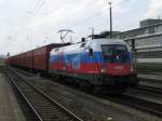 Der Russland Taurus am 28.8.2008 mit Gterzug in Regensburg.