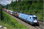 EM-Lok 1116 007 Griechenland und Railjet 1016 035 fahren mit EC 536  Jacques Lemans  von Villach nach Wien Sd.