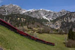 Ein Railjet im Brazer Bogen gen Innsbruck.